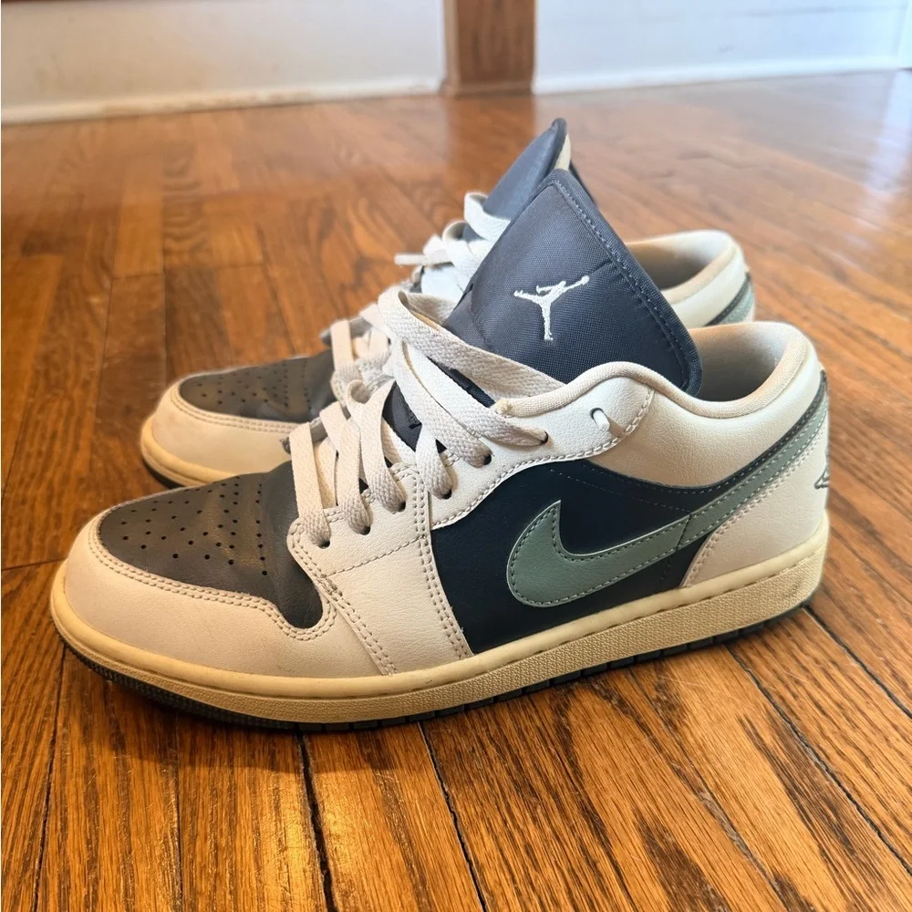 Nike Jordan Low Sneakers - Picture 1 of 6
